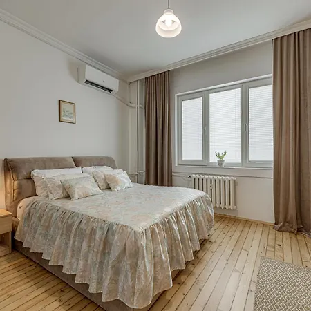 Serdika And Cozy 2 Bedroom شقة